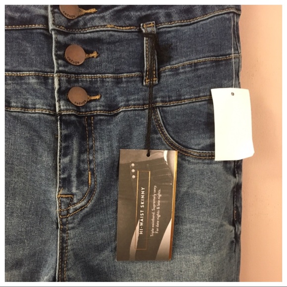 Refuge High Waisted 3-Button Skinny Jeans - Picture 4 of 7